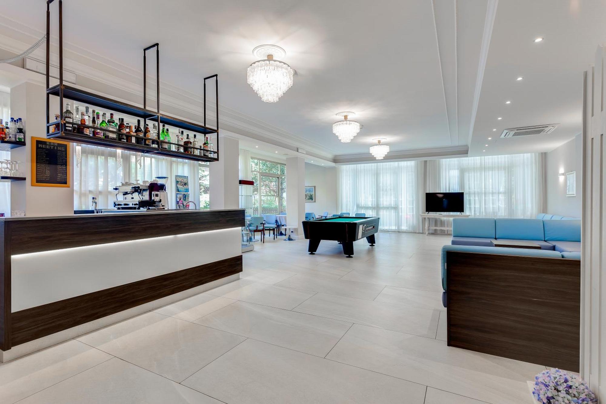 Hotel Meeting 切塞纳蒂科 外观 照片