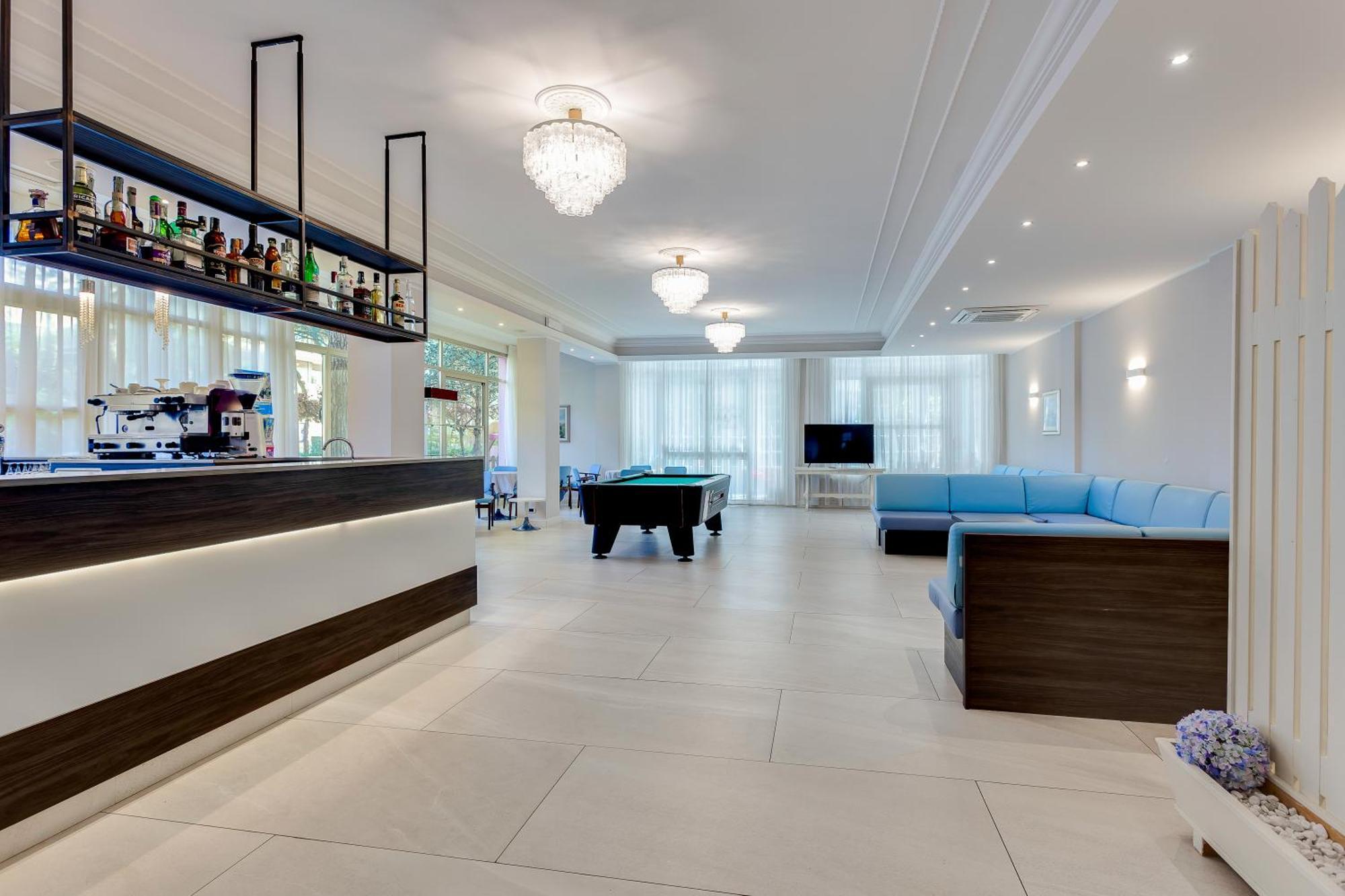 Hotel Meeting 切塞纳蒂科 外观 照片