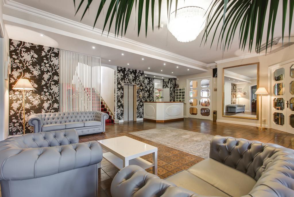 Hotel Meeting 切塞纳蒂科 外观 照片