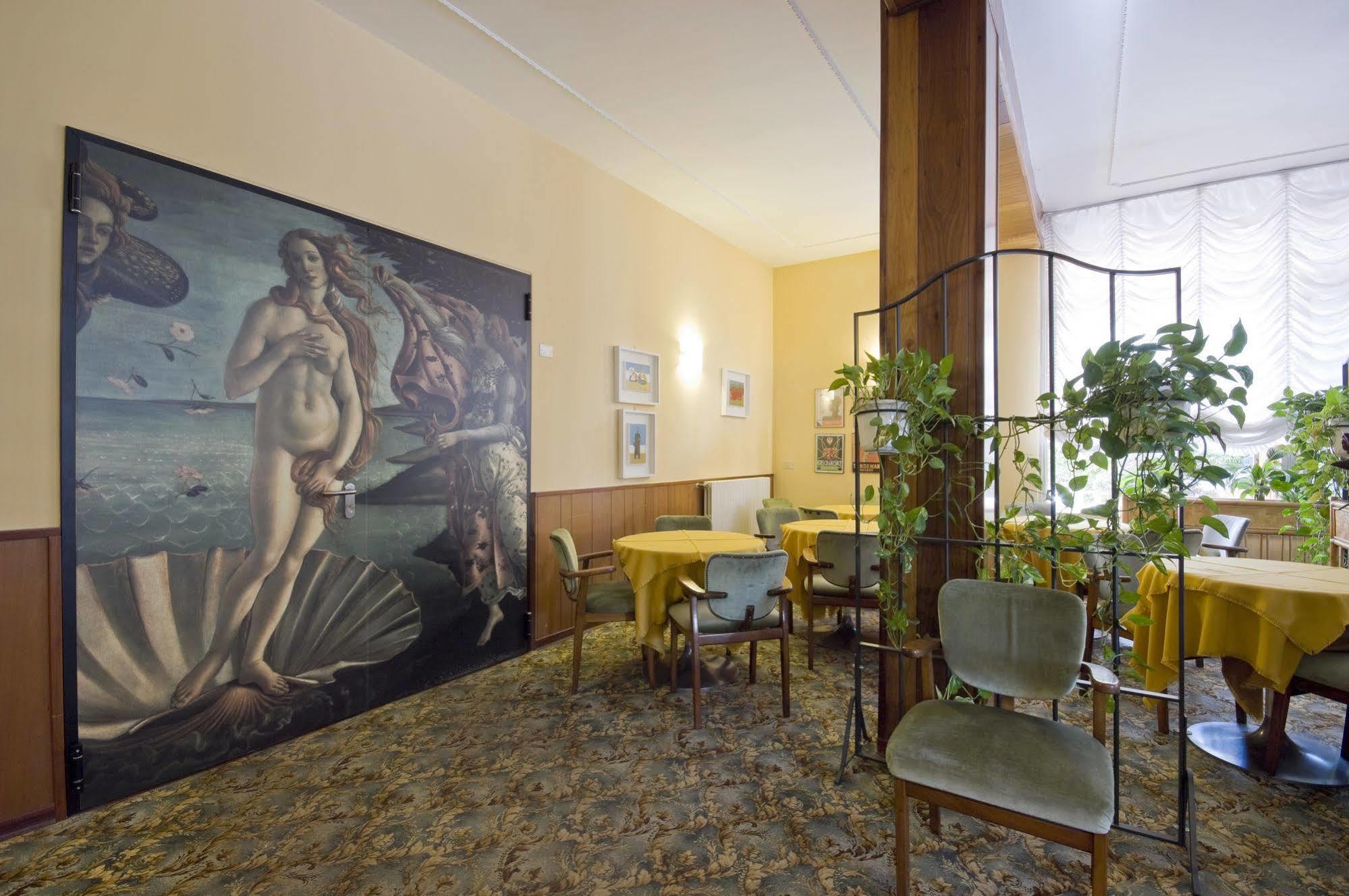 Hotel Meeting 切塞纳蒂科 外观 照片